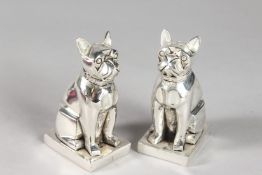 A PAIR OF ART DECO STYLE FRENCH BULLBOG SALT AND PEPPERS.
