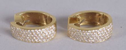 A GOOD PAIR OF 18CT GOLD AND DIAMOND EARRINGS