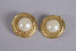 A PAIR OF CHANEL GILT METAL AND LARGE PEARL EARRINGS.