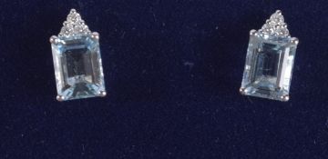 A PAIR OF 18CT GOLD OCTAGONAL AQUAMARINE AND DIAMOND EAR CLIPS.