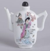A CHINESE 20TH CENTURY PORCELAIN TEAPOT SHAPED SNUFF BOTTLE, 8cm high.