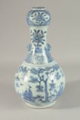 A CHINESE BLUE AND WHITE PORCELAIN GARLIC HEAD VASE, painted with seated figures, 36cm high.