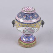 A FINE 19TH-20TH CENTURY CHINESE ENAMELLED TWIN HANDLE SPICE CONTAINER AND STAND, painted with