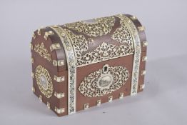 A VERY FINE 19TH CENTURY ANGLO INDIAN VIZGAPATAM IVORY MOUNTED SANELWOOD DOMED BOX, with multi-
