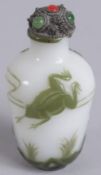 A 19TH CENTURY CHINESE PEKING GLASS SNUFF BOTTLE, decorated with frogs, 6cm high.
