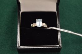 A 14ct white gold and aquamarine ring.