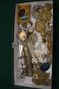 A quantity of silver and other jewellery and collectables.