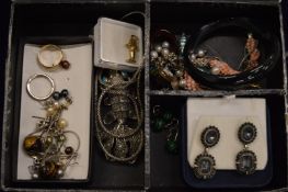 Gold ring and other jewellery.