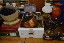 Miscellaneous collectables, household items.