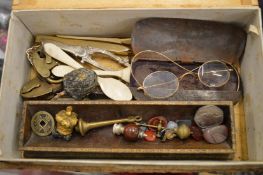 Miscellaneous collectables.