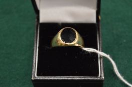 A 9ct gold signet ring.