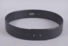 A MAX MARA BLACK BELT (NO BUCKLE). 35ins long.