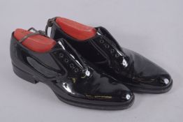 A PAIR OF MEN'S TOM FORD BLACK PATENT SHOES, size 41. Signs of wear.