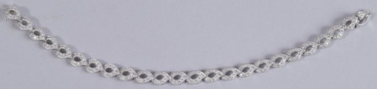 A GOOD 18CT WHITE GOLD AND DIAMOND BRACELET.