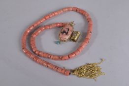 A SINGLE ROW OF CORAL BEADS AND TURQUOISE PENDANT