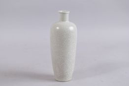 A CHINESE CRACKLE GLAZE VASE. 21cm high.