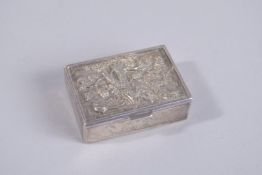 A DUTCH 925 SILVER SNUFF BOX. embossed hunting scene top 2ins length.