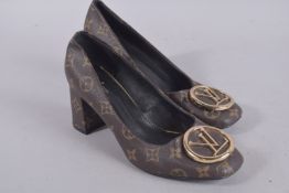 A PAIR OF LOUIS VUITTON SHOES with LV gilt toes, size 40. Signs of wear.