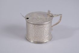 A VICTORIAN SILVER ENGRAVED DRUM MUSTARD POT AND SPOON with sapphire blue liner. London 1862.