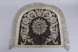 A SHAPED SILVER THREAD COLLAR, I.H.S. 23ins x 24ins.