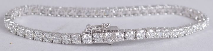 A GOOD LAB GROWN DIAMOND LINE BRACELET.