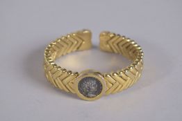 CAROLEE. A FLEXIBLE GILT METAL BRACELET.