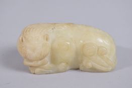 A CHINESE CARVED JADE LION / FOO DOG, 9cm long.