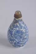A CHINESE BLUE AND HITE PORCELAIN SNUFF BOTTLE AND STOPPER, character mark to base, 8cm high.