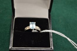 A 14ct white gold and aquamarine ring.
