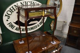 A small late Edwardian mahogany bijouterie table.