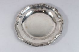A CHARLES HARLEUX SILVER PIE CRUST PLATE. 10ins diameter. Weight: 240ozs.