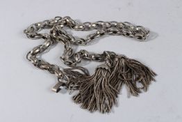 A HEAVY SILVER NECKLACE.