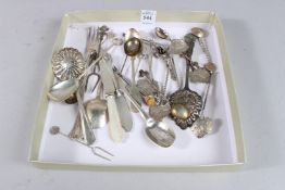 A BOXED ASSORTMENT OF VARIOUS SPOONS.