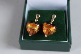 A PAIR OF 9CT GOLD AND MURANO GLASS HEART EARRINGS.