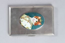 A HEAVY GEORGE VI SILVER ENGINE TURNED CIGARETTE CASE. 5ins x 3.5ins. Birmingham 1946, with an