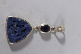 A SILVER AND IOLITE PENDANT.