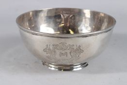 A GEORGE I SILVER CIRCULAR BOWL 7.75ins diameter, with period crest. London 1721. Maker: James