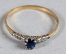 AN EDWARDIAN SAPPHIRE AND DIAMOND RING 18ct.