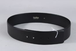 A MAX MARA LEATHER BELT.