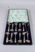 A SET OF TWELVE SILVER CASED ASPARAGUS TONGS. Sheffield 1915.