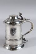 A GOOD PLAIN GEORGE II SILVER TANKARD AND COVER. London 1758. Maker: Shaw and Priest. Weight: