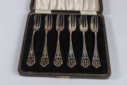 A CASED SET OF SIX SILVER TEA FORKS. Birmingham 1943.