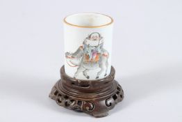 A GOOD SMALL CHINESE PORCELAIN SPILL VASE ON HARDWOOD STAND, the vase painted with a scholar on an