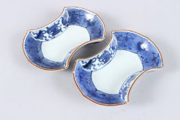 A PAIR OF JAPANESE BLUE AND WHITE PORCELAIN DISHES, with waisted sides. 16cms long.