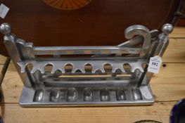 An aluminium pipe rack modelled as a five bar gate.