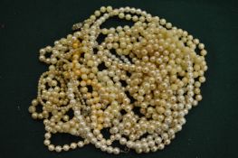 Quantity of pearl necklaces.