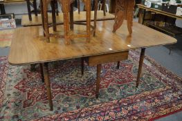 A good 19th century mahogany drop-leaf double gate-leg dining table with turned legs.