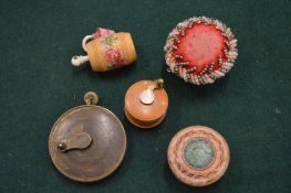 Various sewing accessories.