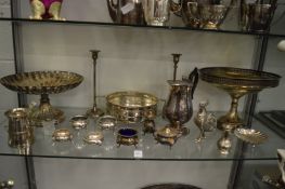 A quantity of plated items.