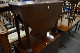 A good George III mahogany oval drop-leaf gate-leg dining table on carved cabriole legs with claw